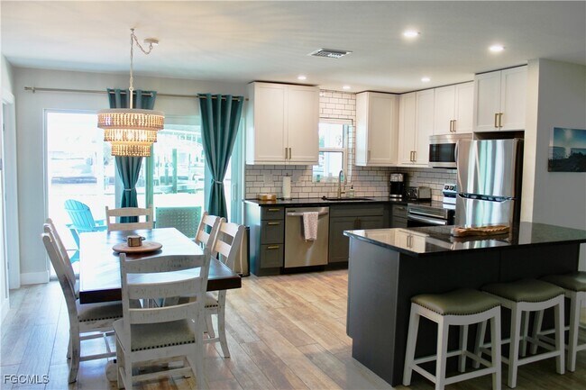 Building Photo - 2744 Sanderling Ct