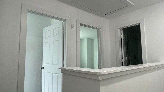 Building Photo - Beautiful New Brand Townhouse