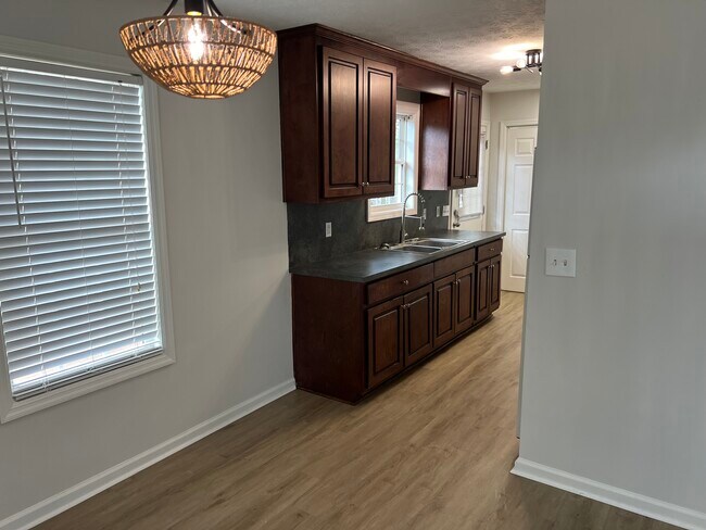 Building Photo - 508 21st Ave