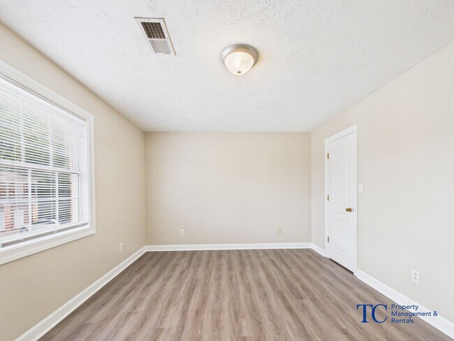 Building Photo - 00506