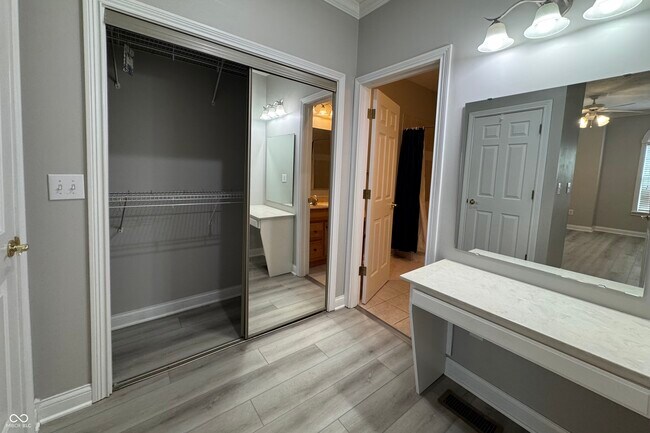 Building Photo - 1442 Oakhill Dr