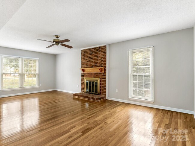 Building Photo - 9701 Kent Village Dr