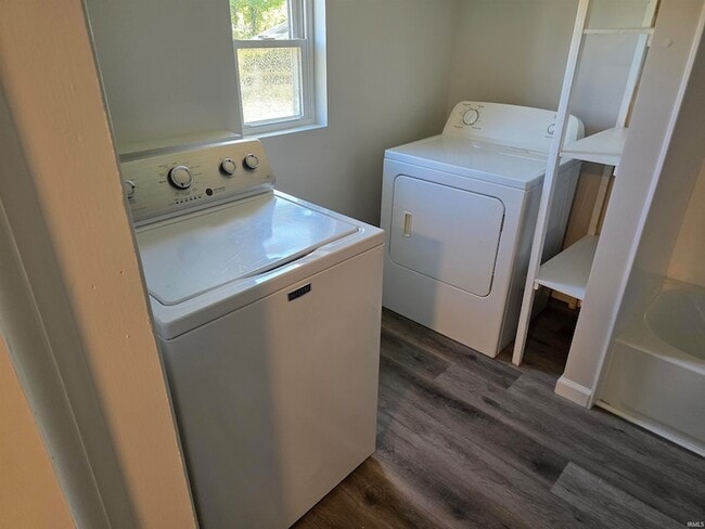 Building Photo - 921 W Gourley Pike