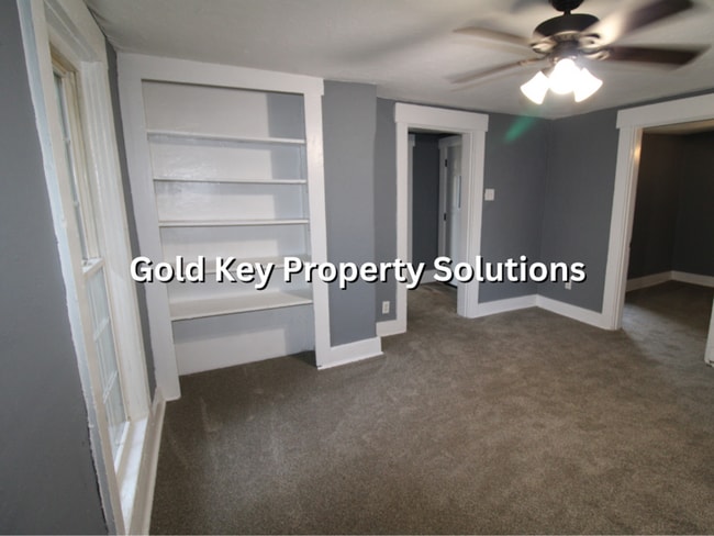 Building Photo - Fully Updated 2 BR 1 BA House with Covered...