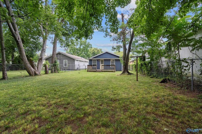 Building Photo - 409 McCullough Ave NE