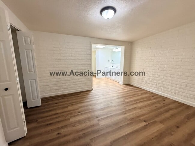 Building Photo - Three Bedroom Home