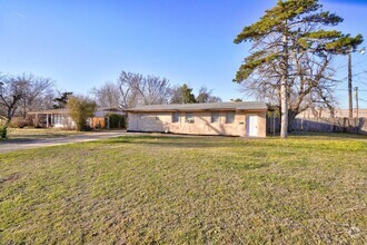 Building Photo - 4 bed, 2 bath home in OKC