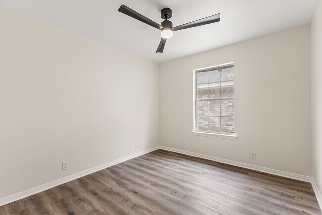 Building Photo - Stylishly Updated Living in the Heart of N...