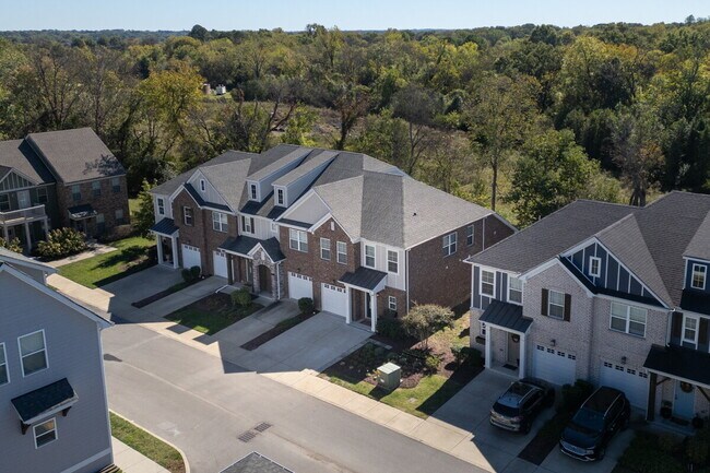 Building Photo - Spacious 3BR End-Unit with Main-Level Primary & Office