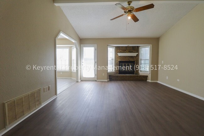 Building Photo - 3 Bed | 2 Bath in East Tulsa!