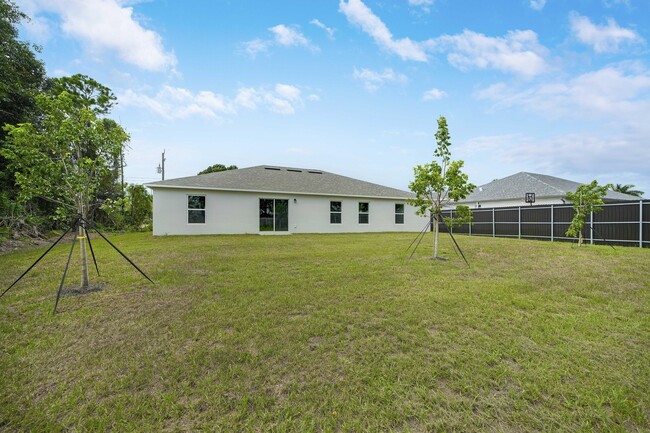 Building Photo - 3230 SE W Snow Rd