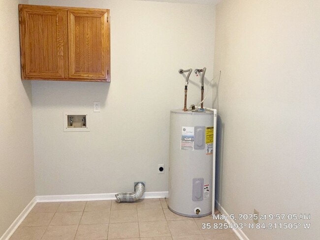 Building Photo - ** ~~ Beautiful 3 bedroom 2 bath house in ...
