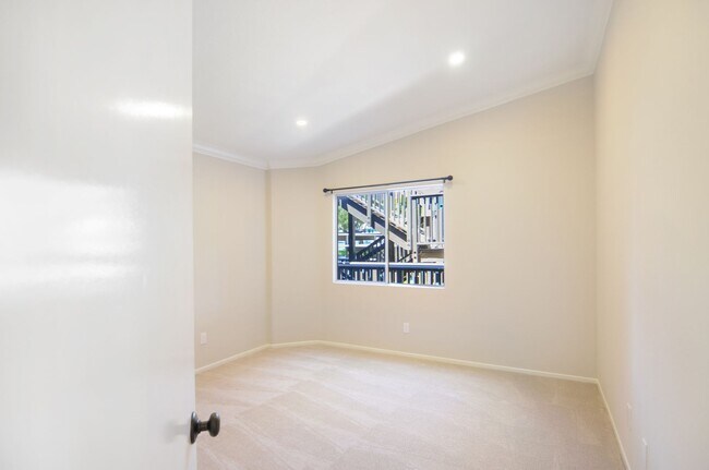 Building Photo - 6 Corniche Dr