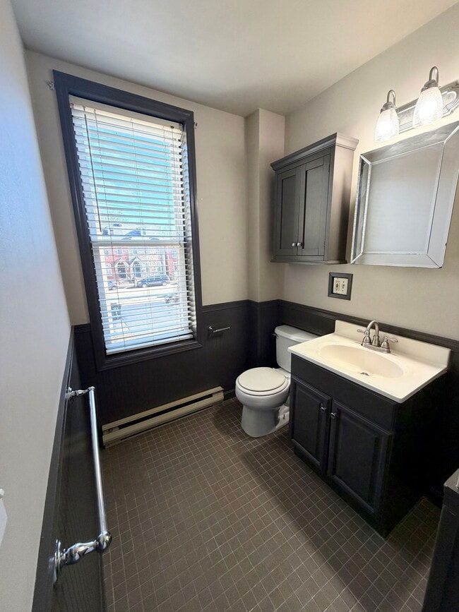 Building Photo - 38 N Charlotte St