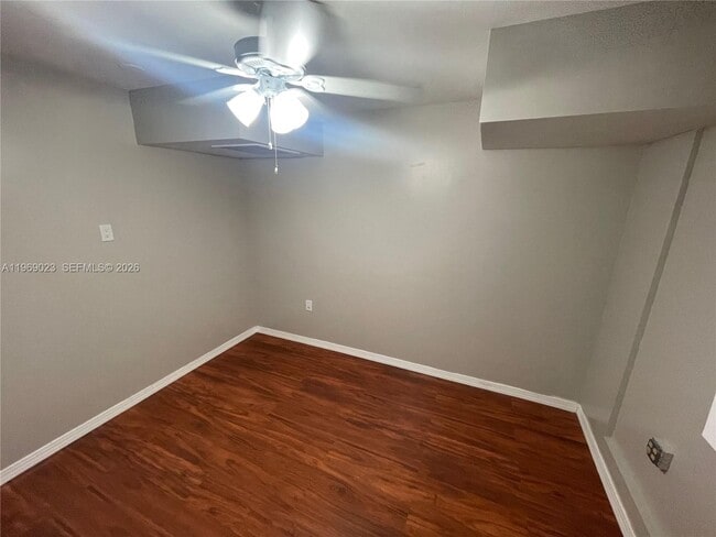 Building Photo - 4960 SW 119th Ave