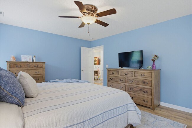 Building Photo - Beautiful home in The Neighborhoods of Holly Ridge