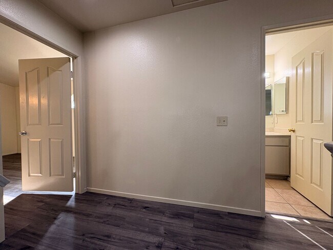 Building Photo - 4 Bed, 2.5 Bath in Rialto!