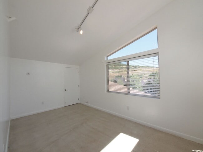 Building Photo - 430 Aspen Dr