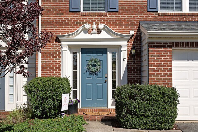 Building Photo - Spring Creek Living! Pet-Friendly Townhome