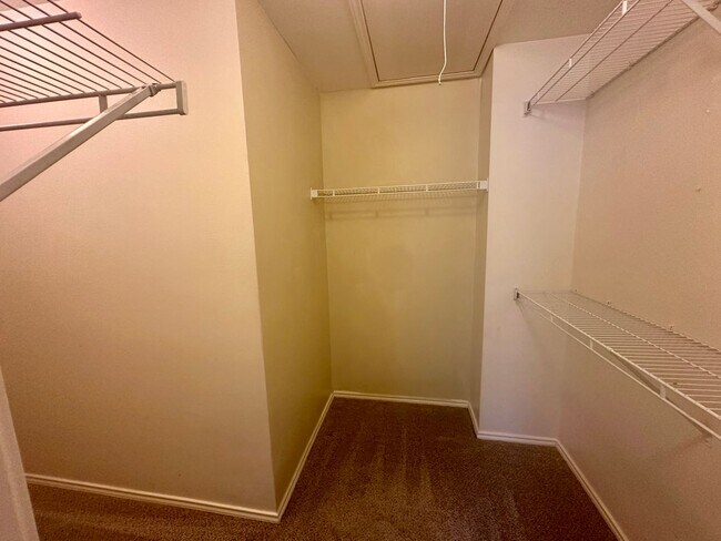 Building Photo - July Move-In Special- 3/2.5 in Gated Commu...