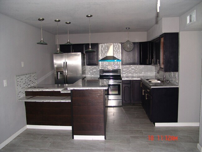 Building Photo - 630 S Morris