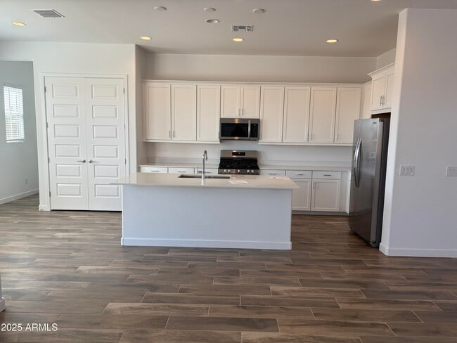 Building Photo - 23139 E Lords Wy