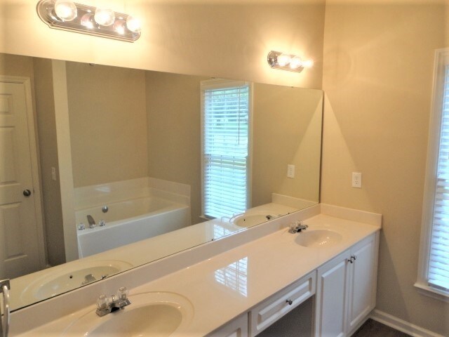 Building Photo - 2400 Water Lilly Way