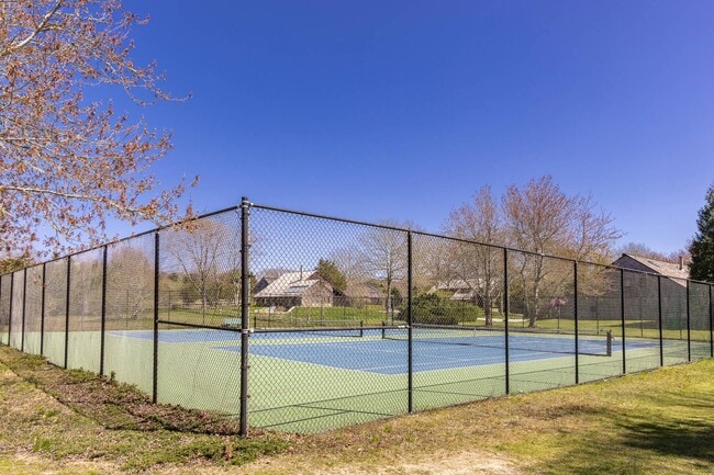 Building Photo - 27 Horseshoe Dr N