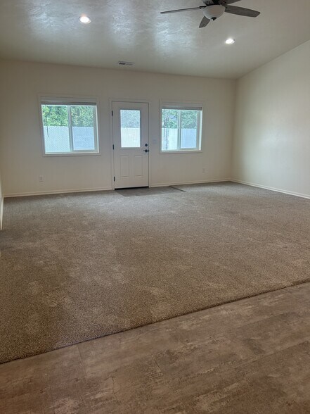 Living room - 2124 E Olympic Ave