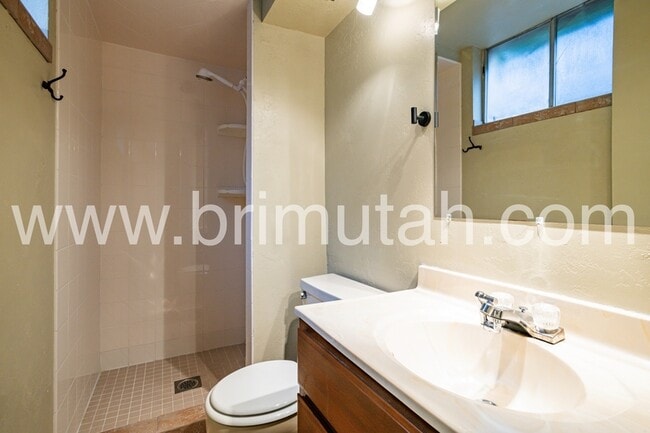 Building Photo - 3608 Eastwood Dr