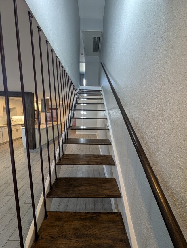 Building Photo - 2503 McCue Rd