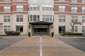 Building Photo - 300 Mamaroneck Ave