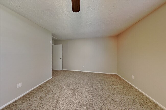 Building Photo - 11615 Bonaparte Dr