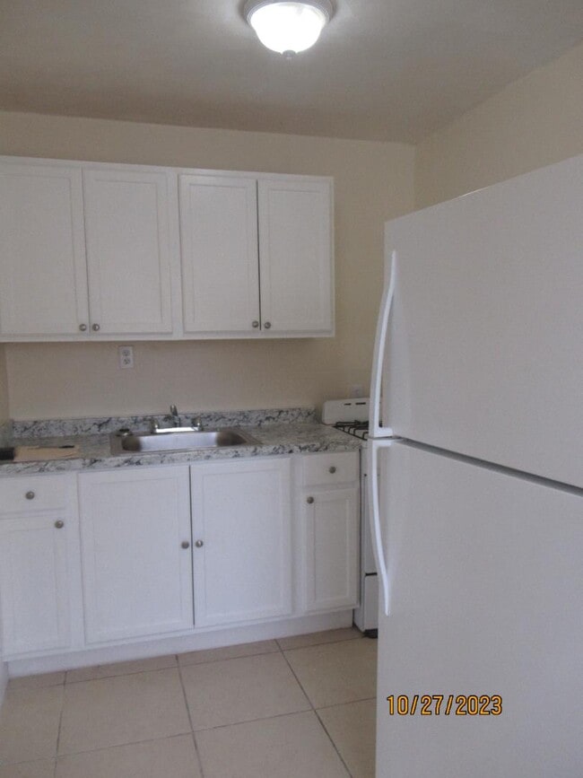 Building Photo - 2325 Madison St