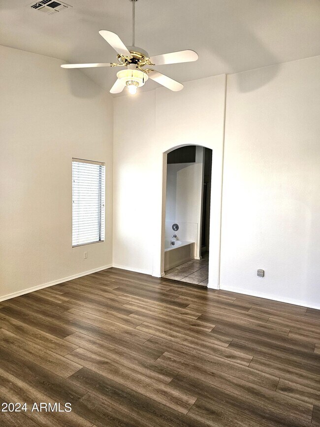 Building Photo - 755 W Baylor Ln