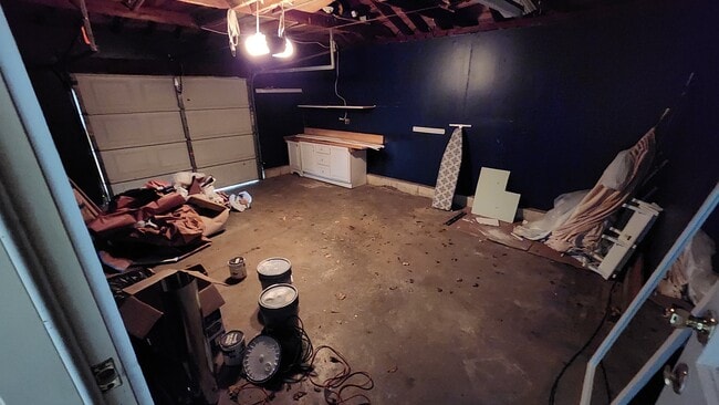 Building Photo - 20831 Maple Ct
