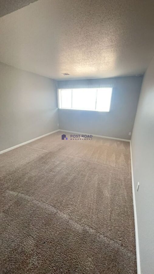 Building Photo - 605 W 27th St S