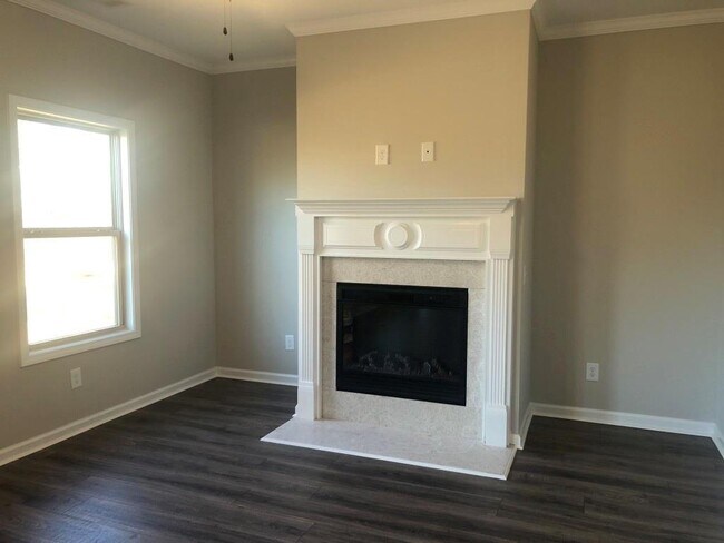 Building Photo - 221 Winterset Cir