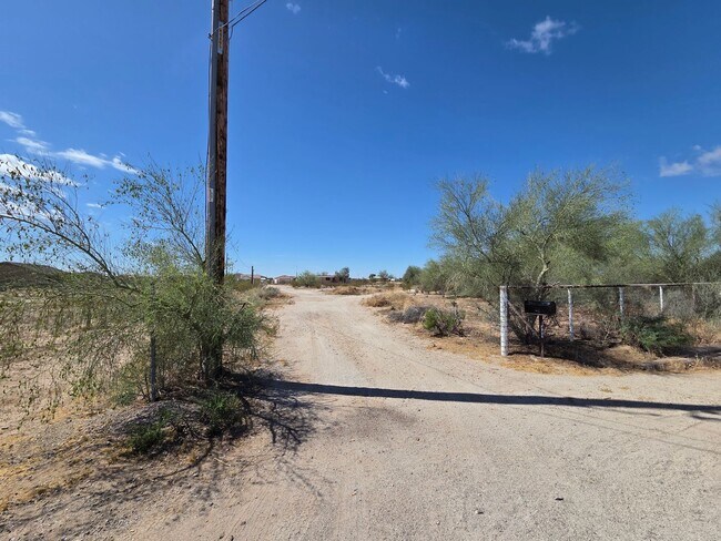 Building Photo - Queen Creek 3 bed / 2 bath on just under 5 Acres! No HOA!