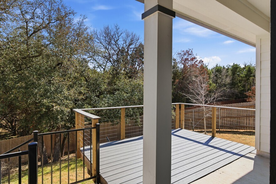 Building Photo - 5613 St Charles Dr