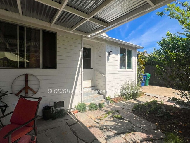Building Photo - AVAILABLE JULY - 2 Bed/ 1 Bath shared home near Downtown SLO