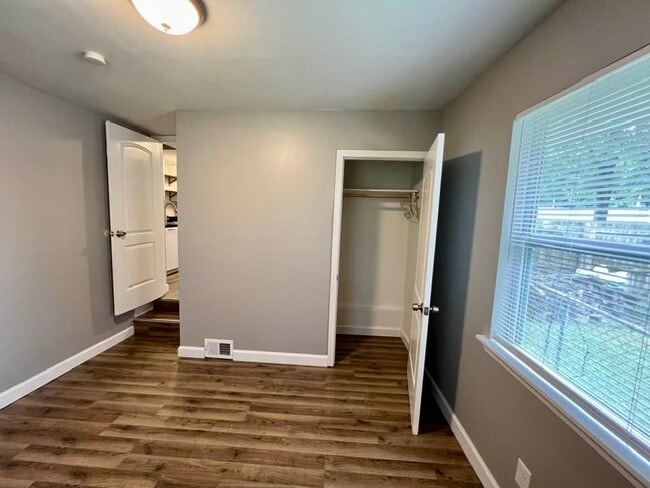 Building Photo - 2754 McCausland Ave