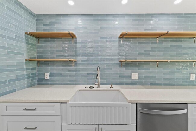 Building Photo - 4920 Locust St NE