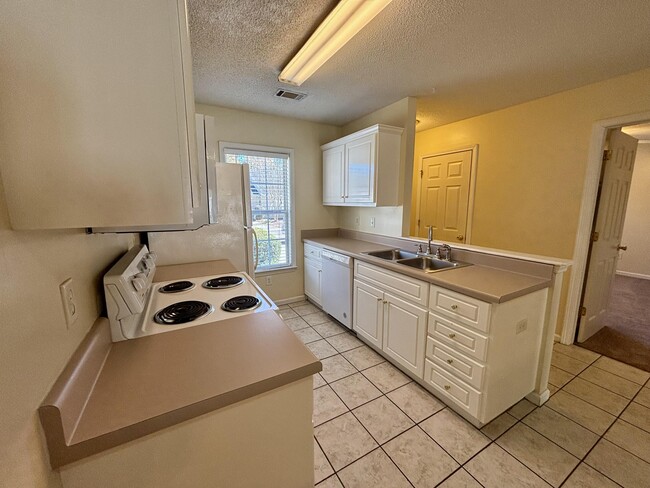 Building Photo - 310 Evans Lake Way