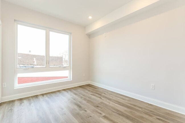 Building Photo - 953 Belmont Ave