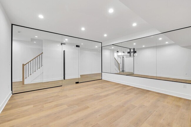 Building Photo - 16 Feldman Ct