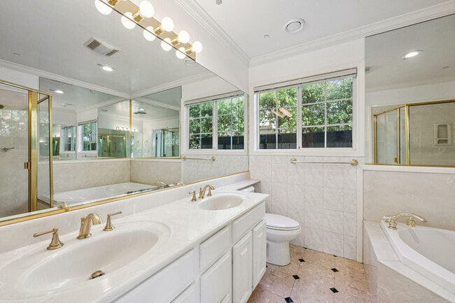 Building Photo - 114 San Marino Dr