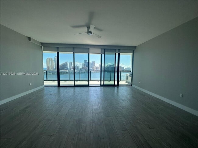Building Photo - 5000 Island Estates Dr