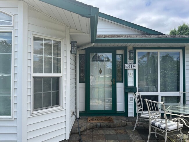 Building Photo - 4019 SE 66th Ave