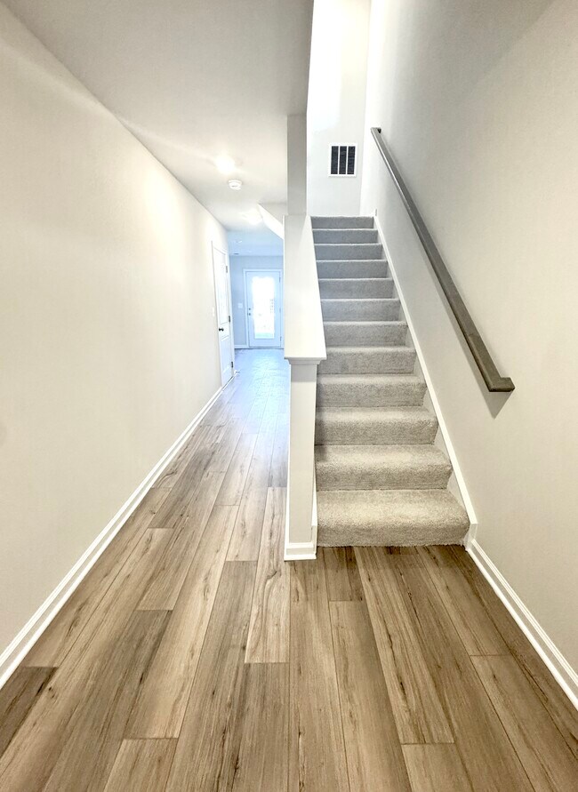Building Photo - 103 Brashear Ct